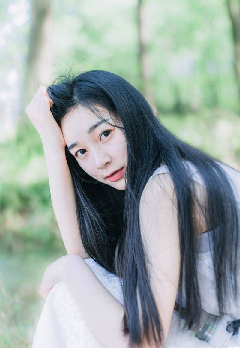 “此非我一人之功，若非子乔兄鼎力相助，孟达为内应，加上刘璋的配合，这天府之国，也不会如此轻易落入我等手掌之中。”法正微笑着摇了摇头，跟在贾诩身边多年，那份内敛以及自保之道倒是学了不少，这个时候，绝对不能锋芒太露。